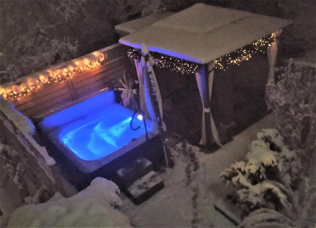 Mediterran-Skandinavisch - Outdoorwhirlpool Ganzjaehrig Burgthann Apartment